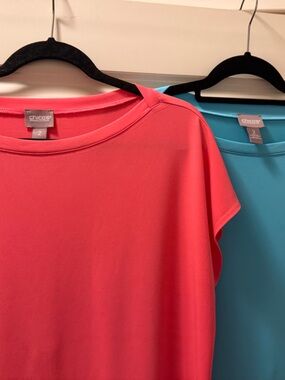 Chico's Short Sleeve Crewneck Top in Coral and Aqua Blue